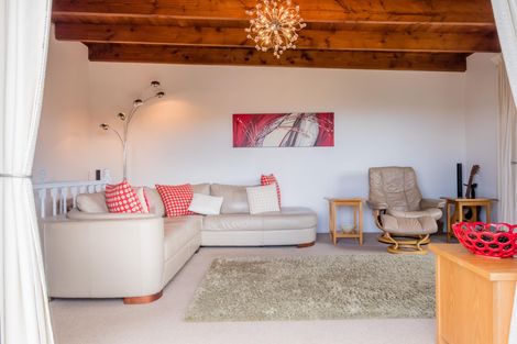 Photo of property in 24 Deirdre Place, Titirangi, Auckland, 0604