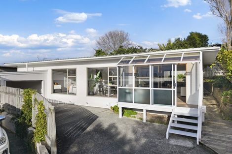 Photo of property in 2/867 Beach Road, Waiake, Auckland, 0630