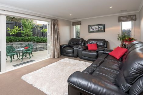 Photo of property in 1 Citation Way, Botany Downs, Auckland, 2010