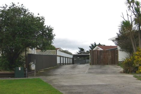 Photo of property in 40 Hillcrest Drive, Kelvin Grove, Palmerston North, 4414