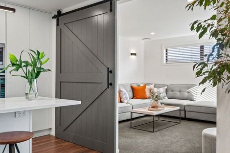 Photo of property in 37 Barn Road, Jacks Point, 9371