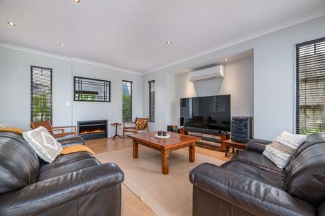 Photo of property in 19 Highfields Terrace, Henderson, Auckland, 0612