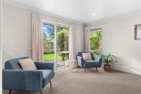 Photo of property in 11 Miami Place, One Tree Point, 0118