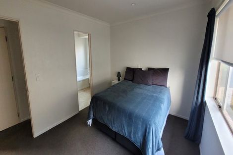 Photo of property in 15 Balmerino Grove, Waikanae, 5036