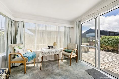 Photo of property in 104 Apu Crescent, Lyall Bay, Wellington, 6022