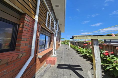 Photo of property in 1/979 Beach Road, Torbay, Auckland, 0630