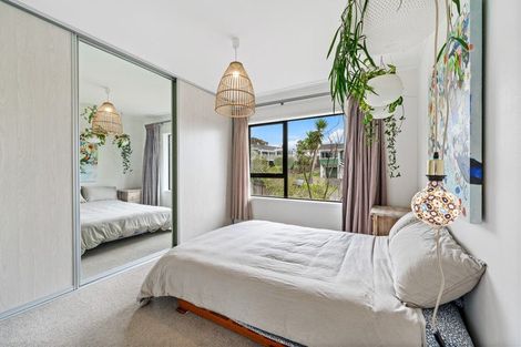 Photo of property in 2/1 Forsythe Place, Massey, Auckland, 0614