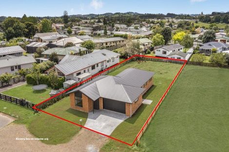 Photo of property in 17 Coolen Place, Tuakau, 2121