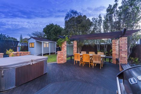 Photo of property in 26 Granville Drive, Massey, Auckland, 0614