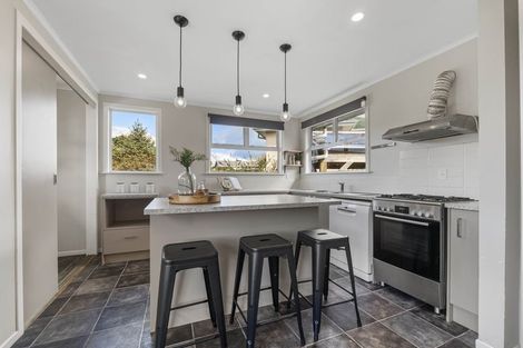 Photo of property in 9 Anson Place, Westown, New Plymouth, 4310