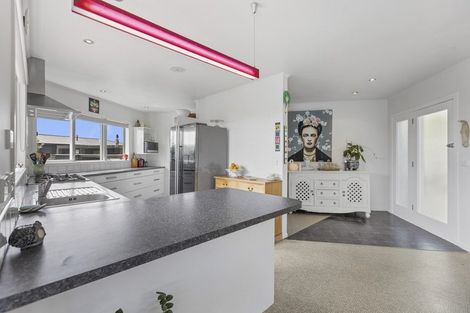 Photo of property in 8 Blenheim Place, Vogeltown, New Plymouth, 4310