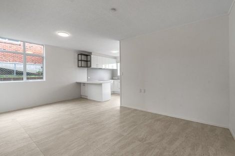 Photo of property in 86 Sylvan Avenue, Northcote, Auckland, 0627