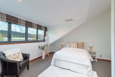 Photo of property in 2/3 Gard Street, Silverstream, Upper Hutt, 5019