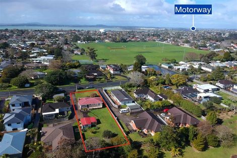 Photo of property in 53 Matipo Road, Te Atatu Peninsula, Auckland, 0610
