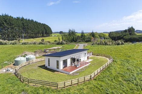 Photo of property in 1121 Parewanui Road, Parewanui, Bulls, 4894