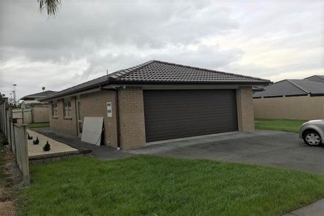 Photo of property in 37 Riverglade Parkway, Te Atatu South, Auckland, 0610