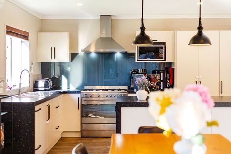 Photo of property in 11 Te Puia Drive, Aotea, Porirua, 5024