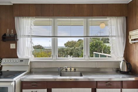 Photo of property in 84 Royal View Road, Te Atatu South, Auckland, 0610