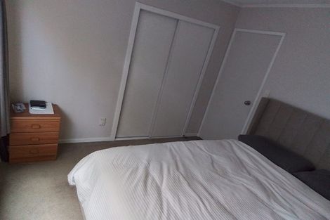 Photo of property in 2/129 Edmonton Road, Te Atatu South, Auckland, 0610