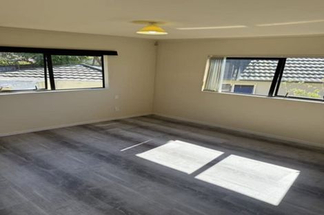 Photo of property in 28 Ronald Macken Place, Windsor Park, Auckland, 0632