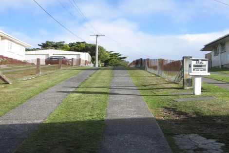 Photo of property in 86 Ruskin Road, Newlands, Wellington, 6037