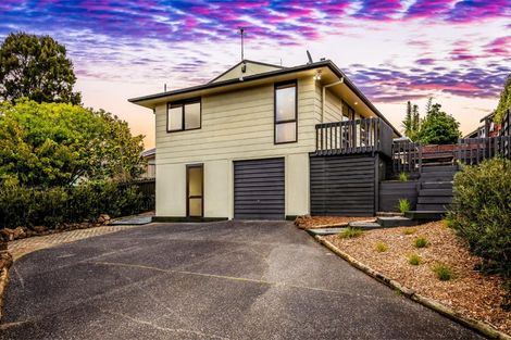 Photo of property in 2/4 Elizabeth Drive, West Harbour, Auckland, 0618