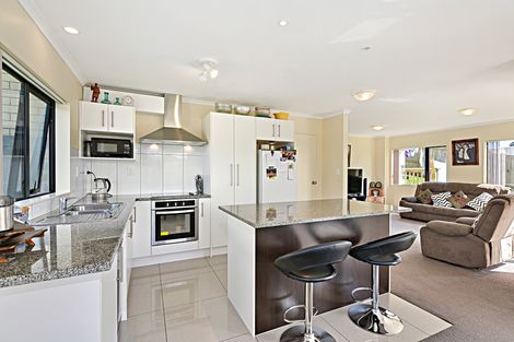 Photo of property in 117 Keri Vista Rise, Papakura, 2110