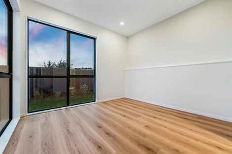Photo of property in 16 Kotiu Place, Massey, Auckland, 0614