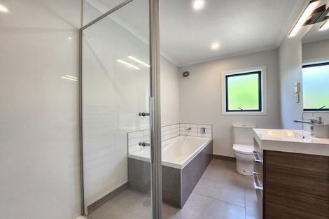 Photo of property in 1a Te Reinga View, Tawa, Wellington, 5028