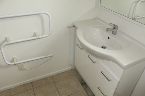 Photo of property in 10 Hill Crescent, New Lynn, Auckland, 0600