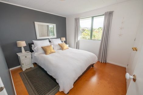 Photo of property in 2 Dudley Crescent, Cable Bay, 0420