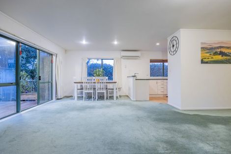 Photo of property in 14 Swanson Oaks, Swanson, Auckland, 0612