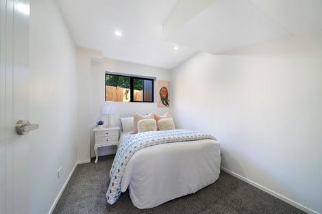 Photo of property in 11 Sarona Avenue, Glen Eden, Auckland, 0602