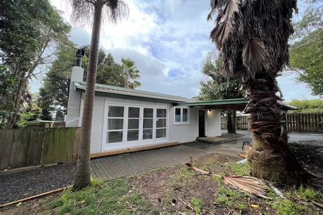 Photo of property in 1/405 East Coast Road, Mairangi Bay, Auckland, 0630