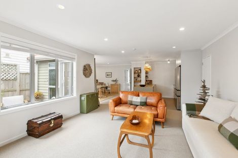 Photo of property in 2/6 The Parade, Island Bay, Wellington, 6023