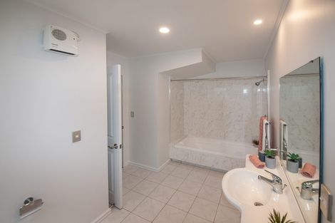 Photo of property in 6b Claverton Grove, Churton Park, Wellington, 6037