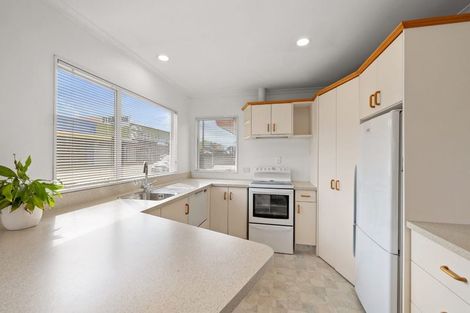 Photo of property in 1 Strandon Place, Strandon, New Plymouth, 4312