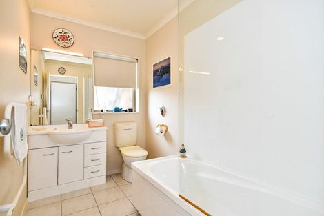 Photo of property in 46 Blackwood Drive, Wattle Downs, Auckland, 2103