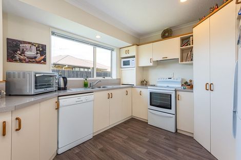 Photo of property in 4 Beauford Place, Parklands, Christchurch, 8083