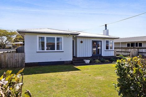Photo of property in 8 Pacey Avenue, Hawera, 4610