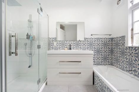 Photo of property in 145 Kelburn Parade, Kelburn, Wellington, 6012