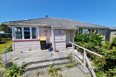 Photo of property in 32 Luff Place, Westport, 7825