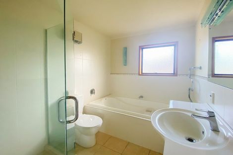 Photo of property in 1/28 Rangitoto Terrace, Milford, Auckland, 0620