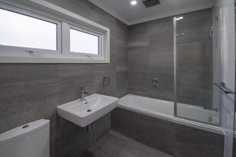 Photo of property in 16 Noall Street, Te Atatu Peninsula, Auckland, 0610