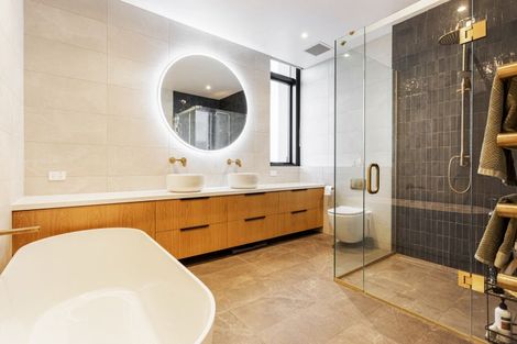 Photo of property in 1 Buscomb Avenue, Henderson, Auckland, 0610