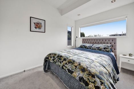 Photo of property in 2/5 Beach Street, Fitzroy, New Plymouth, 4312