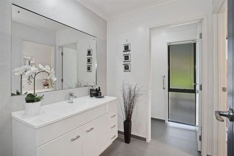 Photo of property in 8 Millbrook Drive, Waiuku, 2683