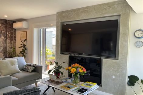 Photo of property in 2u1 Hood Street, Mount Victoria, Wellington, 6011