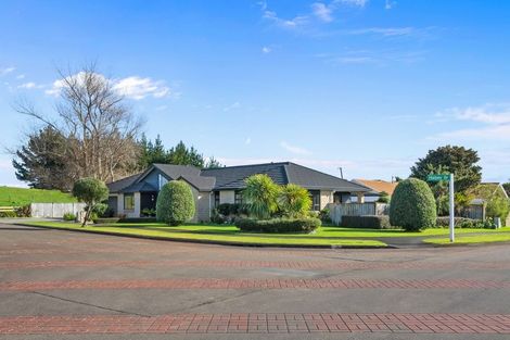 Photo of property in 2 Halsey Grove, Paraparaumu Beach, Paraparaumu, 5032