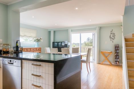 Photo of property in 24 Deirdre Place, Titirangi, Auckland, 0604